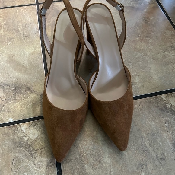 A trendy camel shoes for women - Picture 2 of 4